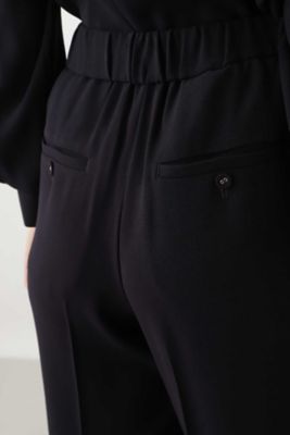 《ａｒｒｉｖｅ　ｐａｒｉｓ》バックサテンパンツ（０７７９２３０５０４）