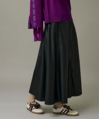 ＜I.T.’S. INTERNATIONAL（Women）＞ソフトフェイクレザーフレアスカート（１０５４１５２０３３）