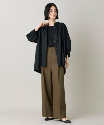 バンドカラーギャザーシャツブラウス｜体型カバーと旬顔を叶える