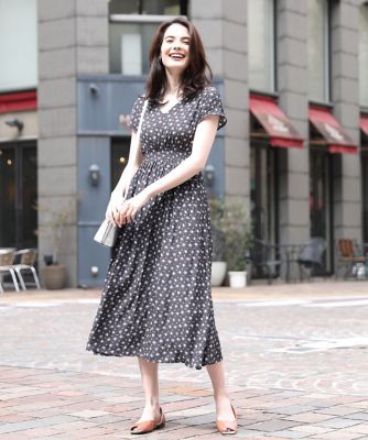 ＜Maglie le cassetto  (Women)＞《Ｍａｇｌｉｅ　ｐａｒ　ｅｆ－ｄｅ》モノトーンフラワーワンピース《Ｖｉｓｃｏｔｅｃｓ》　（５１０２１２１０１８）