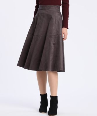 ＜Maglie le cassetto  (Women)＞《Ｍａｇｌｉｅ　ｐａｒ　ｅｆ－ｄｅ》フェイクスエードティアードスカート《ＫＯＭＡＳＵＥＤＥ×ＯＮＩＢＥＧＩＥ》（５１０３１５２００７）