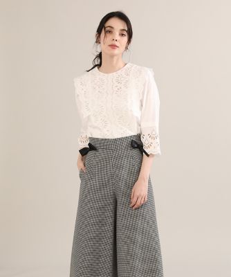 《Ｍａｇｌｉｅ　ＷＨＩＴＥ》刺繍レースクルーブラウス（５１２３１８２３０２）