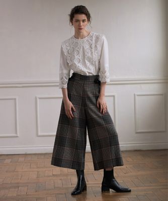 《Ｍａｇｌｉｅ　ＷＨＩＴＥ》刺繍レースクルーブラウス（５１２３１８２３０２）