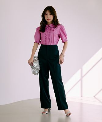 大きいサイズ》華やかフリルカラーロゴ刺繍ブラウス《M Maglie