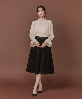 フロッキーレースタックスカート｜立体的なフロッキーレースで魅せる旬