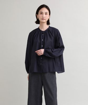 《大きいサイズ》バンドカラーギャザーブラウス（７０３４１８２８２７）