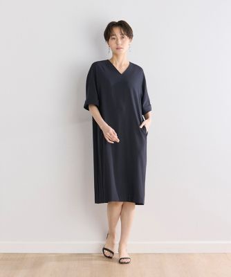 《大きいサイズ》ダブルサテンＶネックワンピース（７０４２１２１８５４）