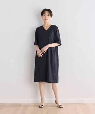 《大きいサイズ》ダブルサテンＶネックワンピース（７０４２１２１８５４）