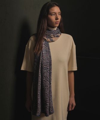 ＜SUPERIOR CLOSET (Women)＞《ＳＵＰＥＲＩＯＲ　ＣＬＯＳＥＴ》Ｌｏｎｇ　Ｂｌｕｅ　Ｐａｉｓｌｅｙ　Ｓｃａｒｆ《Ｔａｐｉｓ　Ｎｏｉｒ》（７１３０２８４６０５）