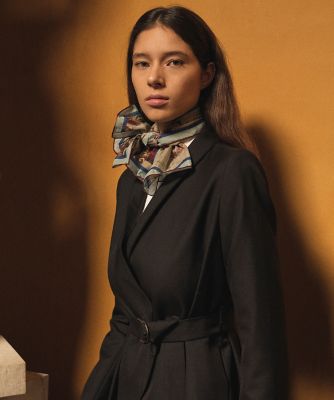 ＜SUPERIOR CLOSET (Women)＞　《ＳＵＰＥＲＩＯＲ　ＣＬＯＳＥＴ》Ｌｉｇｈｔ　Ｆｔｕｉｔ　Ｓｃａｒｆ《Ｔａｐｉｓ　Ｎｏｉｒ》（７１３０２８４６０７）