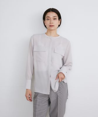 ＜INED L (Women/大きいサイズ)＞《大きいサイズ》フラップポケットバンドカラーブラウス　（７１４１１８２８０９）