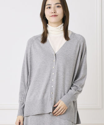 ＜INED (Women)＞《ＩＮＥＤ　ＣＬＡＲＯ》メタルボタンカーディガン（７１４４１７８５２８）