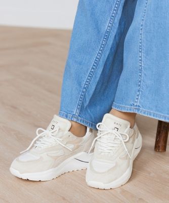 ＜SUPERIOR CLOSET (Women)＞ＦＵＧＡ　ＳＨＩＮＹ　ＢＥＩＧＥスニーカー《Ｄ．Ａ．Ｔ．Ｅ．》（７１５０２０４６０９）