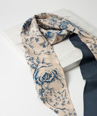 ＜SUPERIOR CLOSET (Women)＞《ＦＡＶＯＲＩＴＥ》Ｓｌｉｍ　Ｂｌｕｅ　Ｔｏｉｌｅ　スカーフ《Ｔａｐｉｓ　Ｎｏｉｒ》（７１５０２８４３０９）