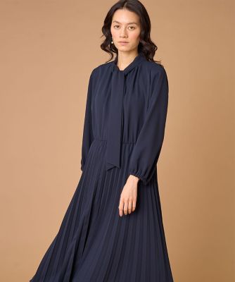 ＜INED L (Women/大きいサイズ)＞《大きいサイズ》ボウタイ付きプリーツワンピース（７１６１１２１８０４）