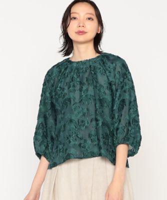 ＜ARTISAN (Women)＞〔　＋サイズ　〕　【セットアップ対応】花唐草カットジャカード　タックフレアブラウス（０８６９ＢＧ０７）