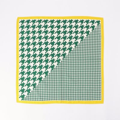 ★ＴＶドラマ着用商品★　リング付　千鳥格子プリント　スクエアスカーフ（１２８２ＲＥ０２）