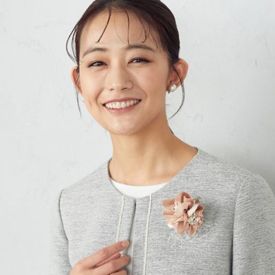 ＜三越伊勢丹/公式＞ COMME CA ISM (Women)/コムサ イズム フラワー×チュール コサージュ ベージュ ブローチ・バッジ【三越伊勢丹/公式】