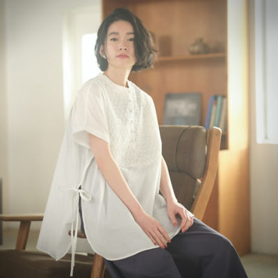 ＜COMME CA ISM (Women)＞インド綿　スモッキングブラウス（５２１５ＨＹ７５）