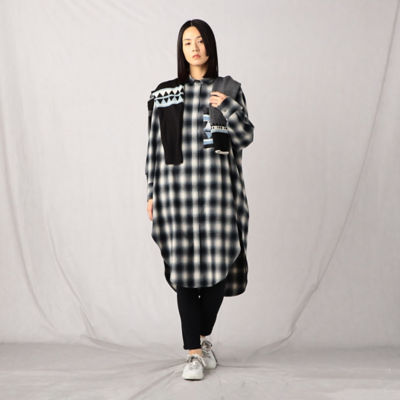 β (Women) オンブレーシャギーロングシャツ