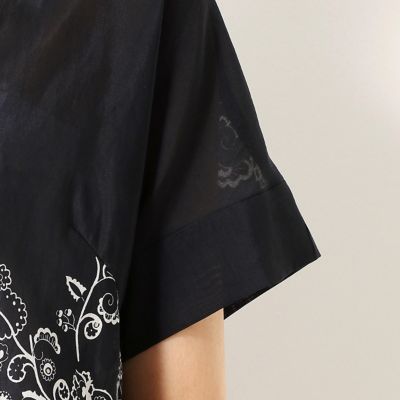 〔　＋サイズ　〕　ラミーコットンエンブロイダリー　シアー刺繍のシンプルシャツ（７８０２ＨＨ０２）