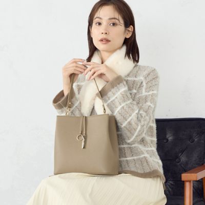 ＜MONO COMME CA (Women)＞ショルダー付き　ロゴプレートミニバッグ（９５２０ＢＥ２１）