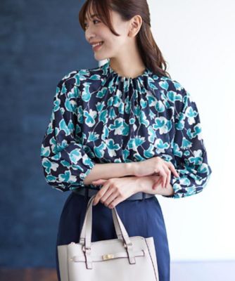 ジャケットのインナーにおすすめ◎】花柄タックデザインブブラウス