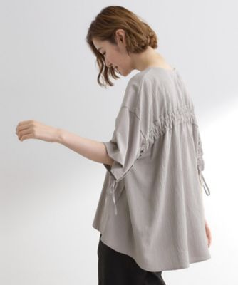 後ろ姿で魅せる バックドロストシャーリングTシャツ