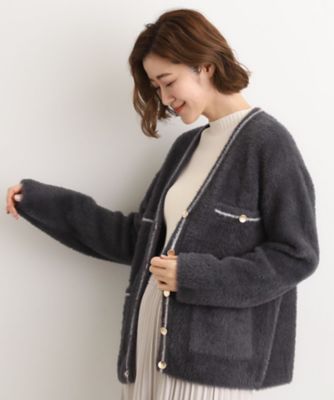 石川梨華さん着用】軽やかフェザーで魅せる、クラシカルな主役