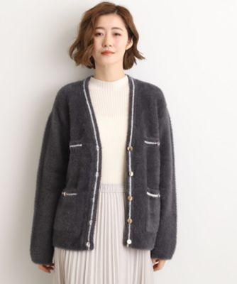 石川梨華さん着用】軽やかフェザーで魅せる、クラシカルな主役