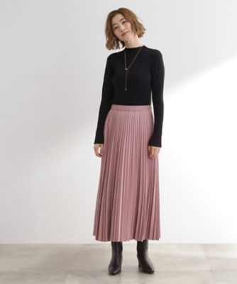 すっきり見えて、やさしく揺れる。大人のスエードライクプリーツ