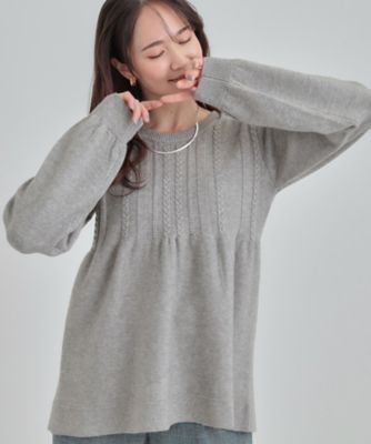 ＜SHOO LA RUE (Women)＞【Ｓ－ＬＬ】気になるお腹周りをカバー　ケーブル編みペプラムニット（２００２５７８５９７）