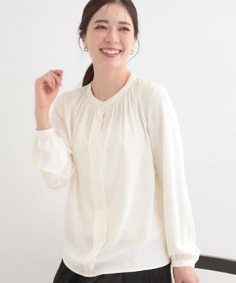 ＜SHOO LA RUE (Women)＞【洗濯機可／吸水速乾／ひんやり／ＵＶ】メタルボタンがアクセント　ふんわりギャザーブラウス（２００２５８０２３３）