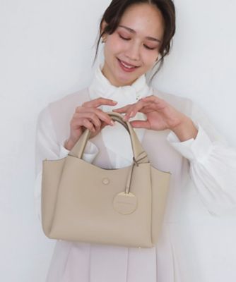 刺繍入りベージュ系ハンドバッグ MURA シュリンクレザー ショルダーベルト付き ダブルファスナー ミニ