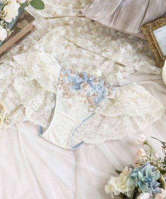 MARIシャネルの レース 花柄 タンクトップ ベージュ MARI様専用シャネルの レース 花柄 タンクトップ ベージュ - メルカリ