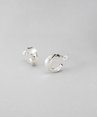 ＜COCOHNIK ONKITSCH (Women)＞シルバー　フローツイストピアス（２００２６０４０８５）