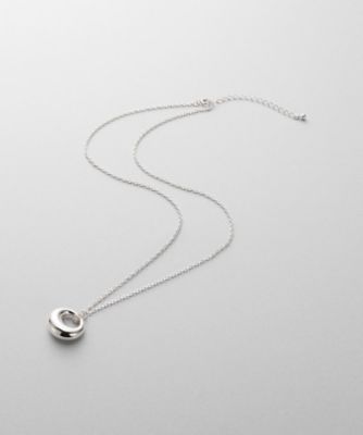 ＜COCOHNIK ONKITSCH (Women)＞シルバー　オフセットトーラスネックレス（２００２６２５９６１）