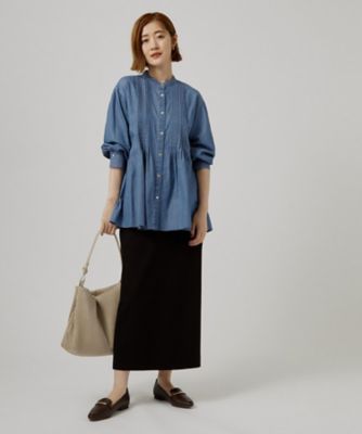 軽やかなデニムで、女性らしく ピンタックデニムダンガリーブラウス