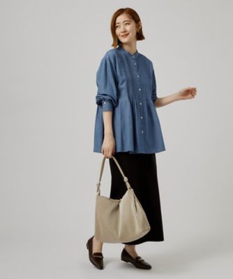 軽やかなデニムで、女性らしく ピンタックデニムダンガリーブラウス