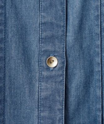 軽やかなデニムで、女性らしく ピンタックデニムダンガリーブラウス