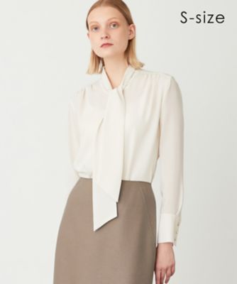 ＜BEIGE， (Women)＞【Ｓ－ｓｉｚｅ】ＳＴＯＷ　／　ボウタイブラウス（ＢＬＣＸＮＷ０５０９）