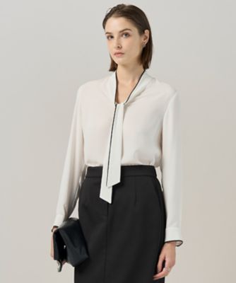 ＜ICB (Women)＞【新色追加】ＢａｃｋＳａｔｉｎＡｍｕｎｚｅｎ　配色ボウタイブラウス（ＢＬＣＹＧＷ００７５）