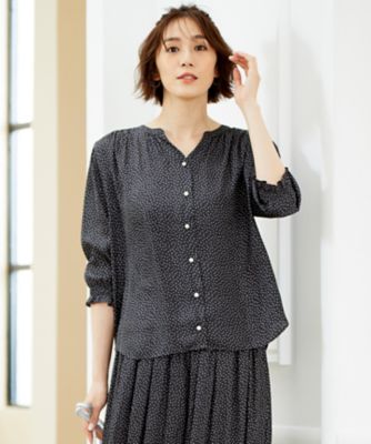 ＜自由区 L (Women/大きいサイズ)＞【ＷＥＢ限定／セットアップ着用可／洗える】ブライトサテンライト　Ｖネックブラウス（ＢＬＷＲＮＸ０６０４）