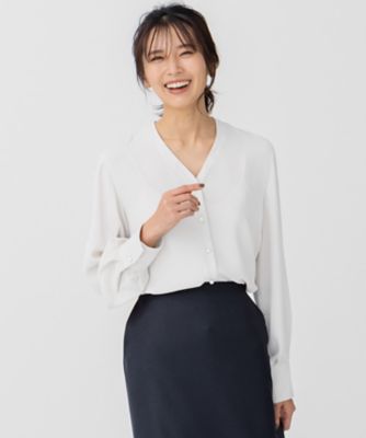 ＜23区 S (Women/小さいサイズ)＞バックサテンアムンゼン　Ｖネック　ブラウス（ＢＬＷＳＮＷ０３１２）