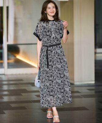 美品♪23区 洗える プリント ワンピース 44 大きいサイズ 膝丈 一部店舗限定／速乾性／洗える】モノトーンプリント ワンピース