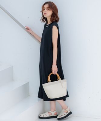 【日差しに映える、優雅な一歩・クロシェ編み】CHANEL サンダル サンダル - シャイニー カーフスキン、ブラック — ファッション