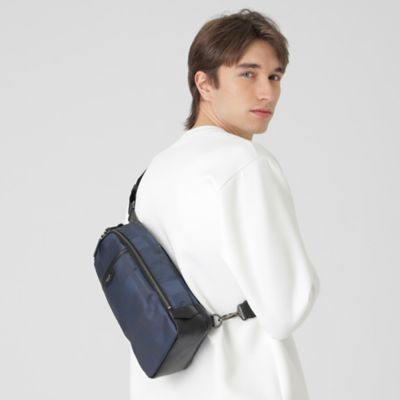 【極美品】ブラックレーベル クレストブリッジ ボディバック ネイビー 新品同様】ブラックレーベルクレストブリッジ ネイビー ボディ