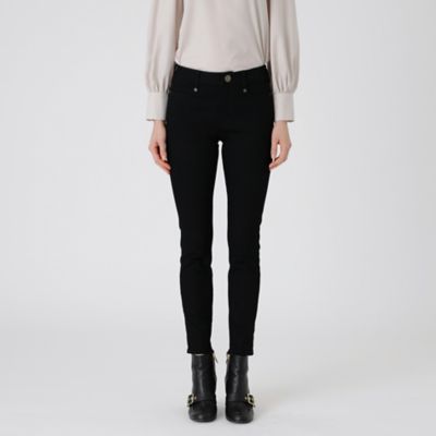 ＜BLUE LABEL CRESTBRIDGE (Women)＞ハイストレッチブラックツイルスキニーパンツ（５５Ｒ０２１３３＿＿）