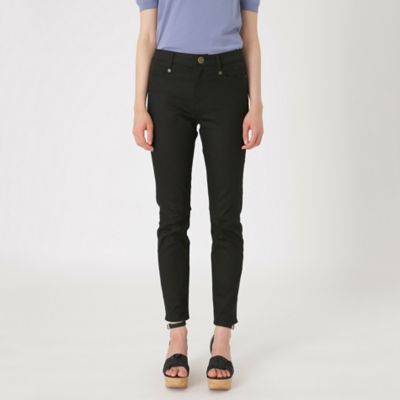 ＜BLUE LABEL CRESTBRIDGE (Women)＞ハイブリッドブラックストレッチスキニーパンツ（５５Ｒ０２２０９＿＿）