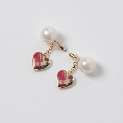 ＜BLUE LABEL CRESTBRIDGE (Women)＞ハートモチーフパールピアス（５５Ｖ０６２１３＿＿）